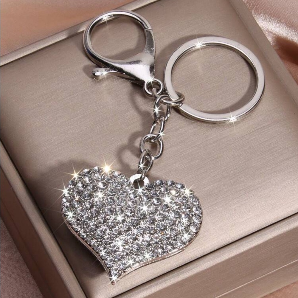 Silver Heart Keychain - Picture 3 of 4